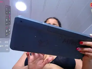 Stripchat Adult Video Chat of cristal_horny19