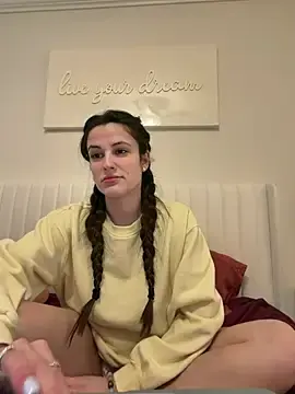 Stripchat Adult Webcams of heyitsmadig