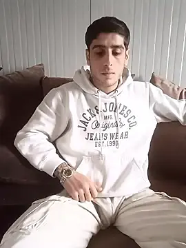 Stripchat Live Sex Cam of arenn1997