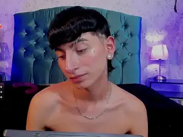 Stripchat Live Sex Cam of slim_tian