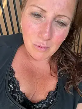 Stripchat Free Porn Cam of xsexycurvymilf