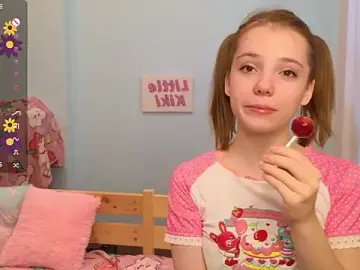 Stripchat Free Porn Cam of PrincessLittleKiki