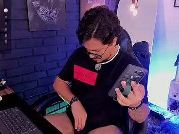 Stripchat Live Sex Cam of DaviidEvans_