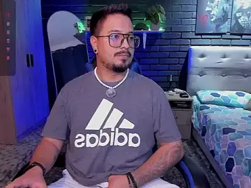 Stripchat Live Sex Cam of DaviidEvans_