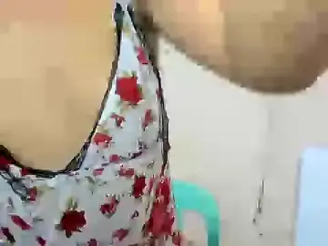 Stripchat Sex Cam of SEXBOMB_GRACE
