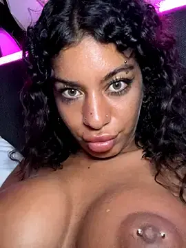 Stripchat Best Webcam of AlyssaHottv_