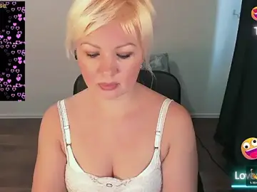 Stripchat Free Porn Cam of Angelaroberti3