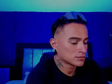 Stripchat Live Sex Cam of LiamDeep