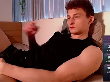 Stripchat Free Porn Cam of mark_streemm