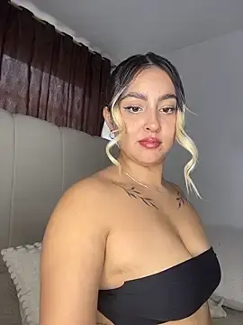 Stripchat Live Sex Cam of Elina_Hills