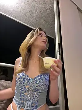 Stripchat Watch Live Sex Cams of NicoleCut