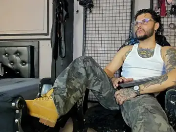 Stripchat Live Sex Cam of Twisted_Fantasy
