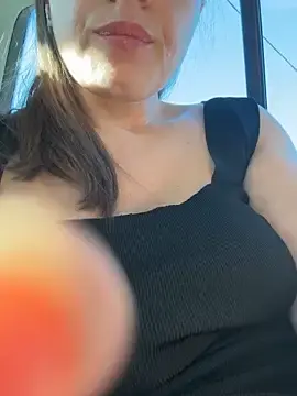 Stripchat Live Sex Cam of ladywithbigass