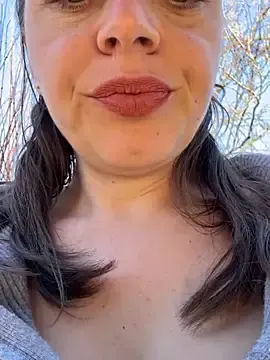 Stripchat Live Porn of ladywithbigass