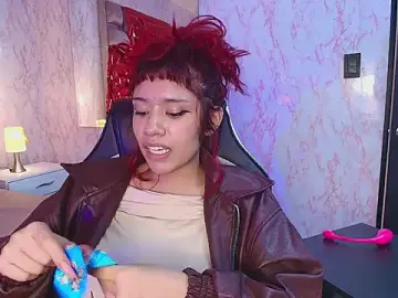 Stripchat Free Porn Cam of redd_pandaa