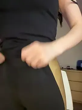Stripchat Watch Live Sex Cams of xDinnax