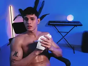 Stripchat Sex Cam of Massimo_Rinaldi