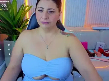 Stripchat Free Porn Cam of angele_roux_tp