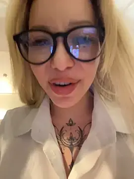 Stripchat Free Porn Cam of babydolll