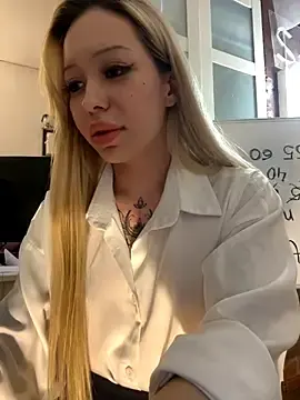 Stripchat Live Sex Cam of babydolll