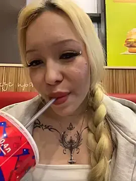 Stripchat Sex Cam of babydolll