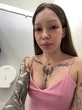 Stripchat Sex Cam of babydolll