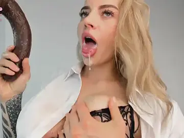 Stripchat Sex Cam of lil_shouty_bitch