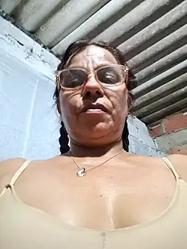 Stripchat Free Porn Cam of Lucerito-Hot