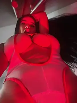 Stripchat Nude Webcam of Issane_Peru