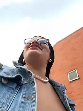 Stripchat Free Porn Cam of Issane_Peru