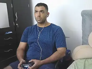 Stripchat Live Porn of AlphaLatinoBear