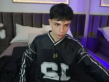 Stripchat Watch Live Sex Cams of ClarkBev