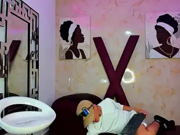 Stripchat Live Sex Cam of PRETTY_FEM