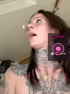 Stripchat Free Porn Cam of BrownieyQueen