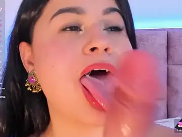 Stripchat Adult Webcams of miahkumar