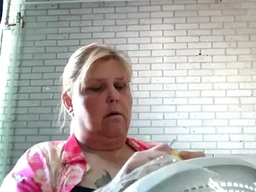 Stripchat Live Sex Cam of Sylviastar46