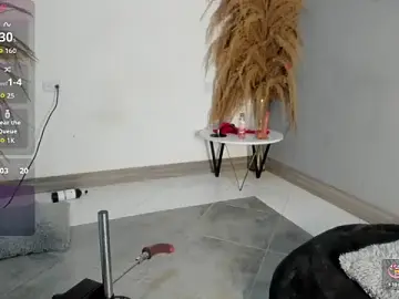 Stripchat Free Porn Cam of yerliss_petitee