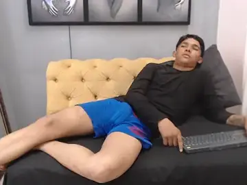 Stripchat Sex Cam of Alan_Cartier