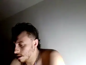 Stripchat Live Sex Cam of TallHungandCloudy69