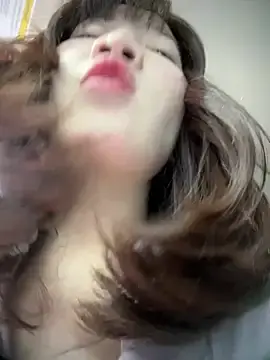 Stripchat Sex Cam of littleqiu