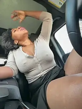 Stripchat Live Sex of Belle___