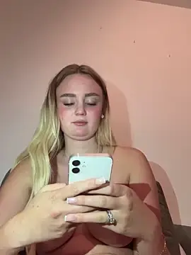 Stripchat Nude Webcam of CherryEmmy