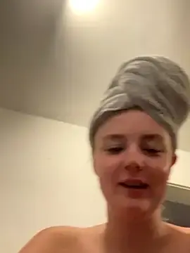 Stripchat Free Porn Cam of CherryEmmy