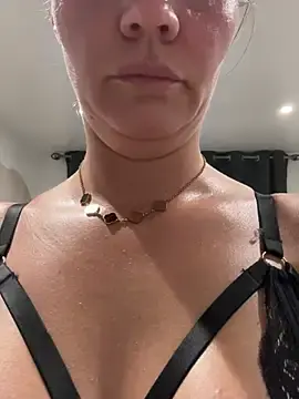 Stripchat Watch Live Sex Cams of Cutebrowneyes_
