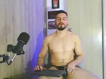 Stripchat Sex Cam of Aaron_kwok28