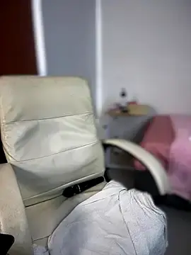 Stripchat Sex Chat of horny_roomiess