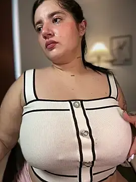 Stripchat Adult Webcam of horny_roomiess