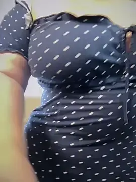 Stripchat Live Sex Cam of horny_roomiess