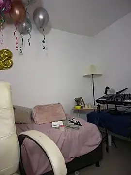 Stripchat Live Sex Cam of horny_roomiess