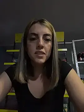 Stripchat Live Sex Cam of Paulinaa_bella